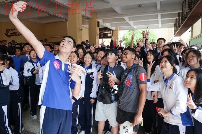 习近平向美国马里兰州青少年匹克球文化交流访华团师生回复口信